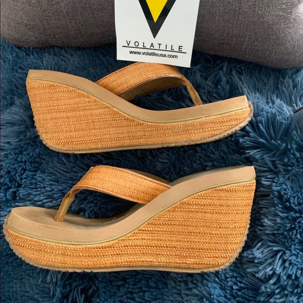 Womens Volatile, Tan Shoe, Size 7